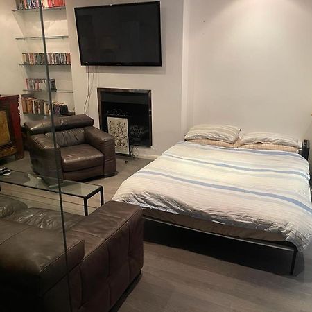 Large Studio Flat In Kensington ลอนดอน ภายนอก รูปภาพ