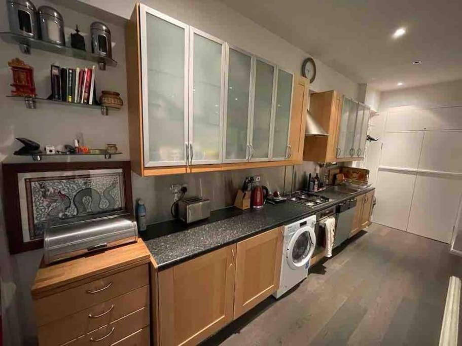 Large Studio Flat In Kensington ลอนดอน ภายนอก รูปภาพ