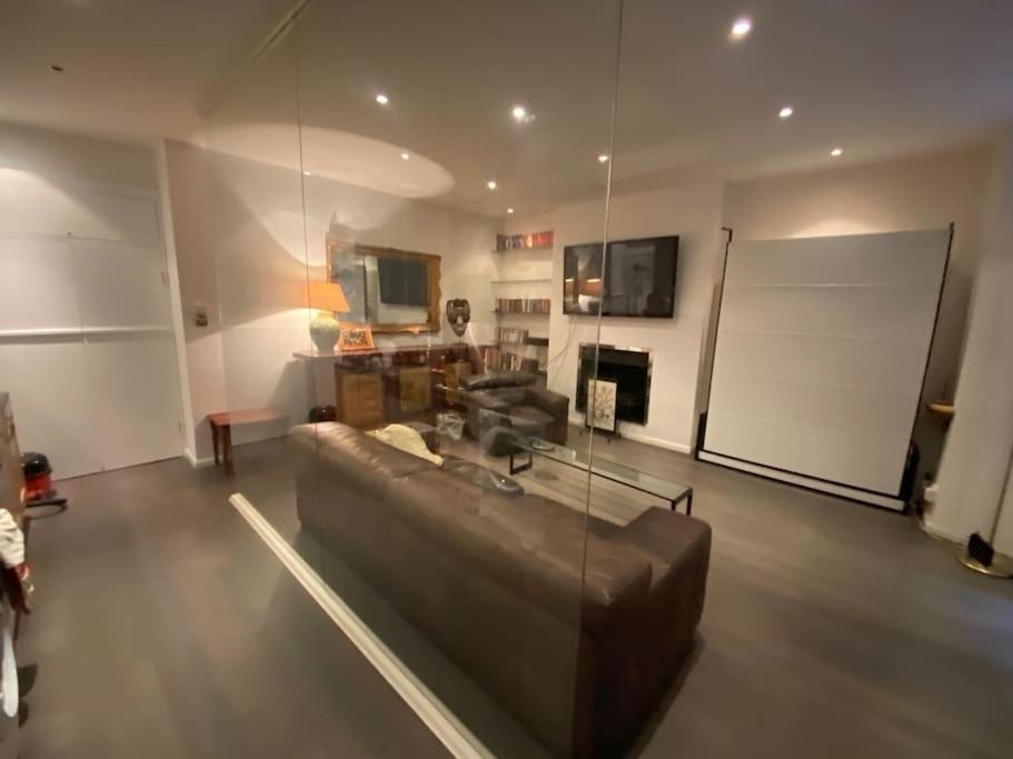 Large Studio Flat In Kensington ลอนดอน ภายนอก รูปภาพ