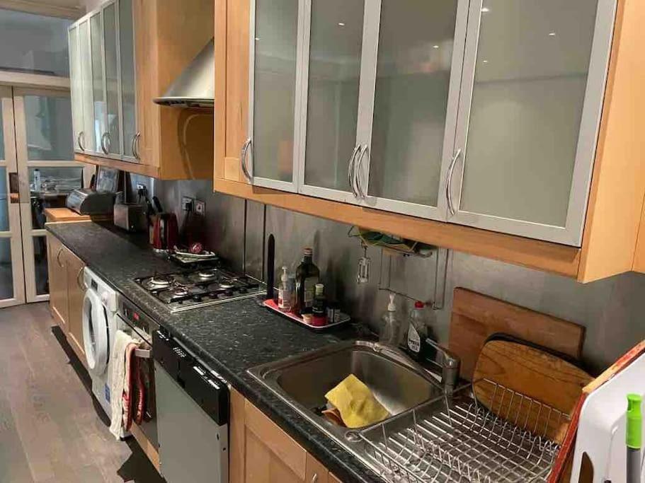 Large Studio Flat In Kensington ลอนดอน ภายนอก รูปภาพ