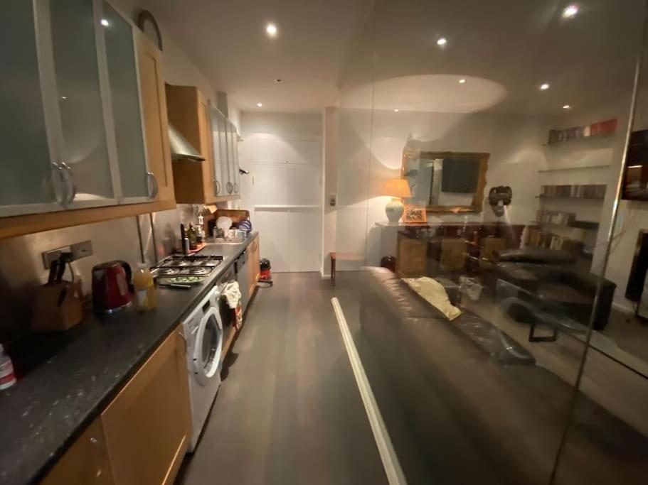 Large Studio Flat In Kensington ลอนดอน ภายนอก รูปภาพ