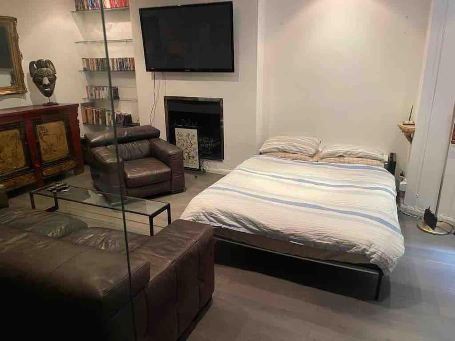 Large Studio Flat In Kensington ลอนดอน ภายนอก รูปภาพ