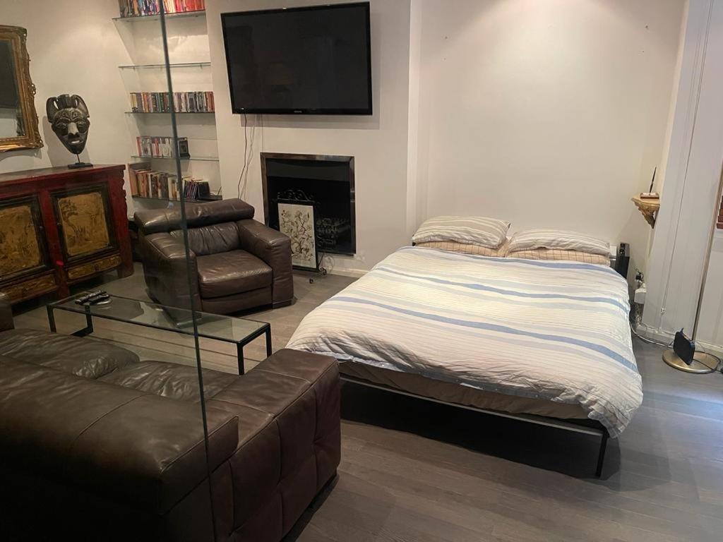 Large Studio Flat In Kensington ลอนดอน ภายนอก รูปภาพ